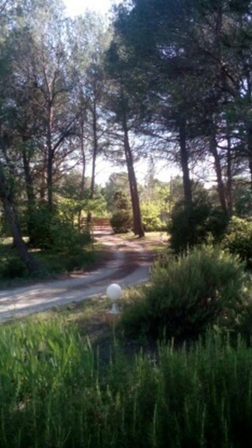 Le Clos Zinou Lambesc Exterior foto